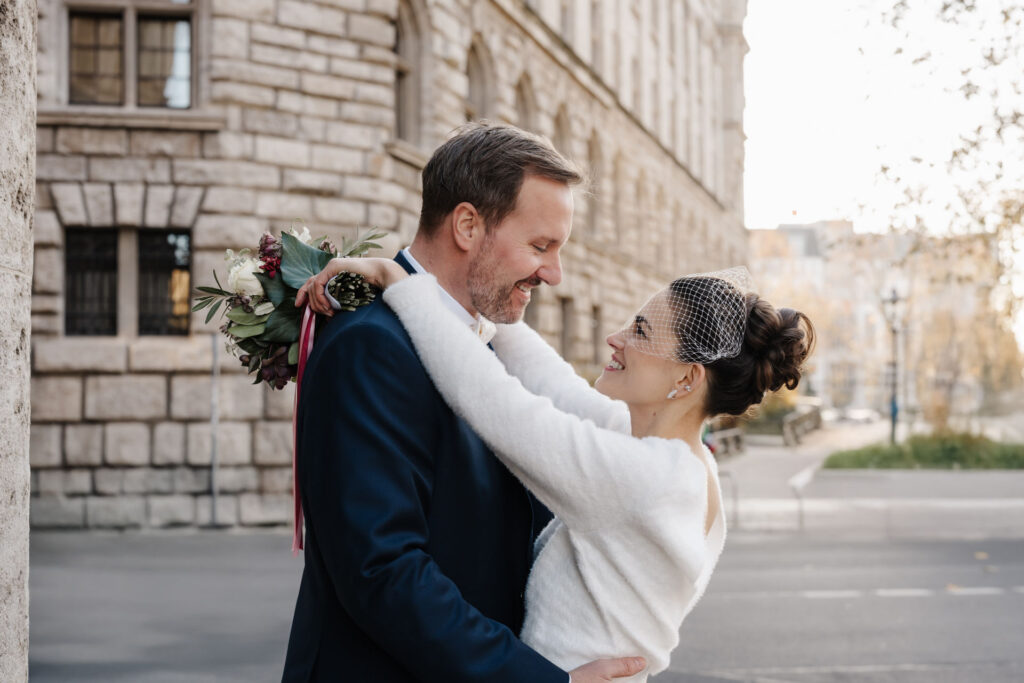 Moderne Hochzeitsfotografin Brautpaarshooting Leipzig
