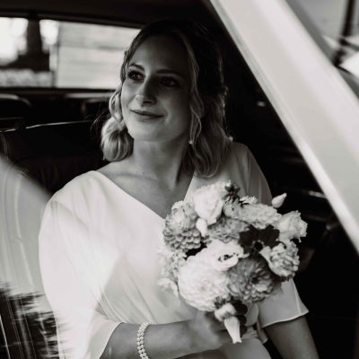 Braut im Hochzeitsauto Leipzig