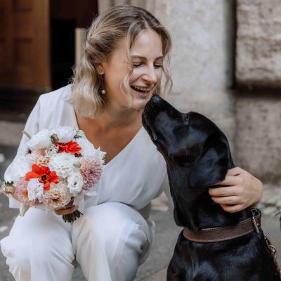Braut mit Hund Foto